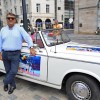 Jean-Charles Diéterlé devant sa Peugeot 403, sur la place de la Révolution