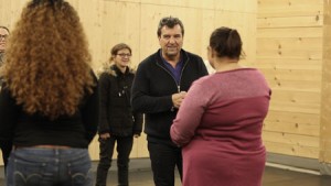 Christian Duchange lors d'un atelier du Nécessaire à Théâtre